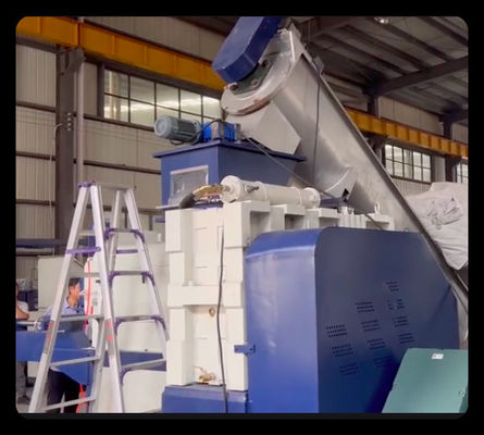 1000kg/Hr Μηχανή στεγνώσεως πλαστικών Ce Μηχανή συμπιέσεως πλαστικών 90kw - 350kw